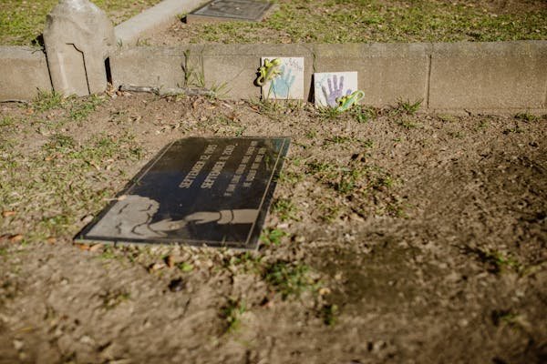 Rendez hommage avec une plaque funéraire éco-responsable